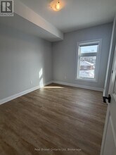 60 Donald St in Barrie, ON - Building Photo - Building Photo