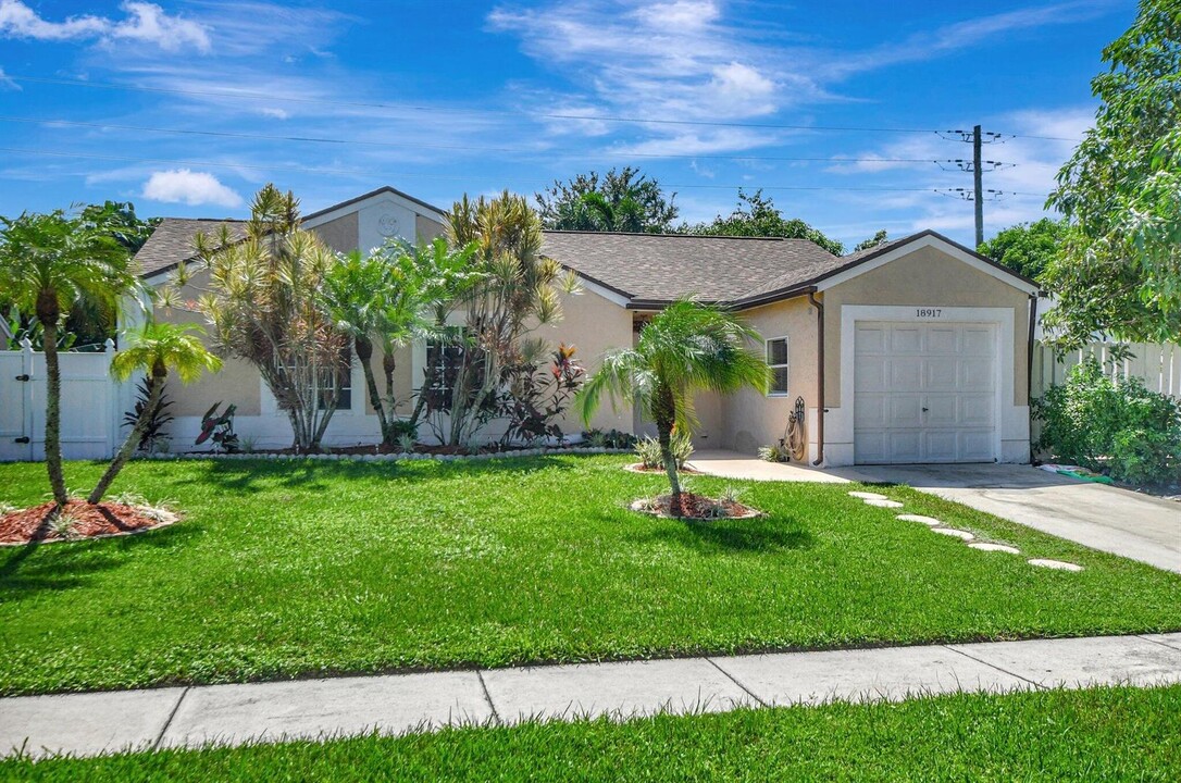 18917 Cloud Lake Cir in Boca Raton, FL - Building Photo