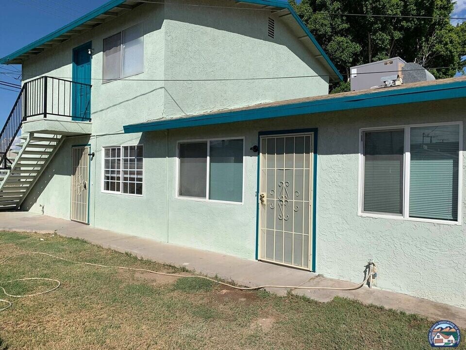 265 B St in Brawley, CA - Building Photo