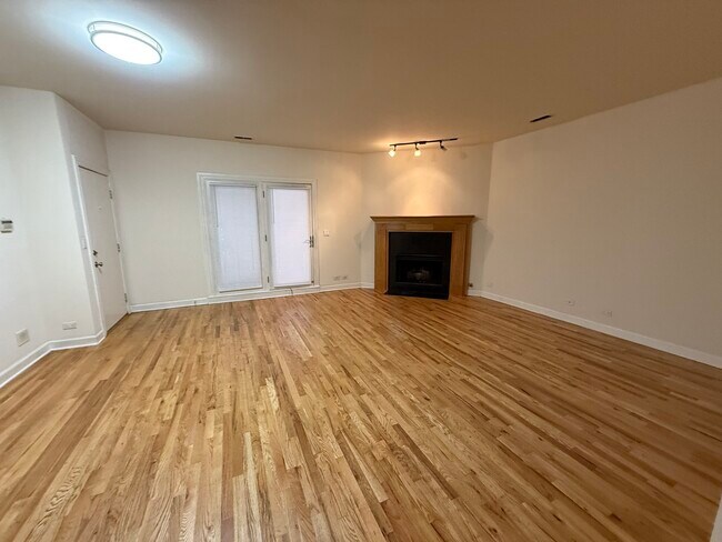 3349 N Clark St in Chicago, IL - Building Photo - Building Photo