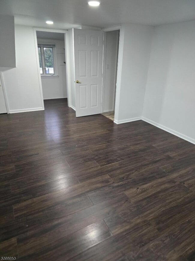 18 Donna Dr in Wood Ridge, NJ - Building Photo - Building Photo