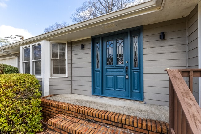 2577 Sandpiper Dr in Tucker, GA - Foto de edificio - Building Photo