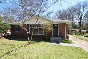 216 Austin Ave NE in Marietta, GA - Building Photo