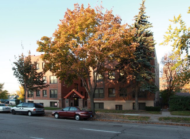 2730 Portland Ave S in Minneapolis, MN - Foto de edificio - Building Photo