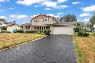 75 Old Meadow Dr in Rochester, NY - Building Photo - Building Photo