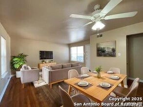 2000 W Mistletoe Ave in San Antonio, TX - Building Photo - Building Photo