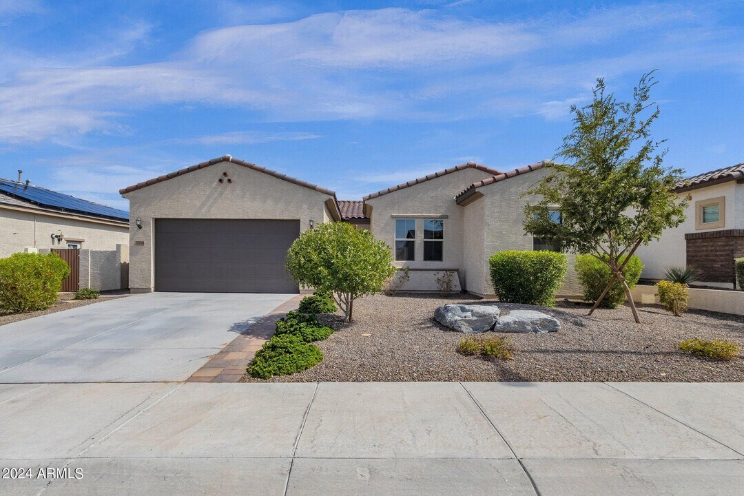 17938 W Tanglewood Dr in Goodyear, AZ - Building Photo