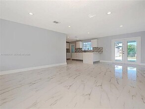 5770 NE 18th Ave in Fort Lauderdale, FL - Building Photo - Building Photo