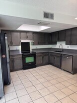 8130 N 33rd Dr in Phoenix, AZ - Building Photo