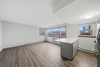 7709 W Marwood Ave, Unit 1N in Elmwood Park, IL - Foto de edificio - Building Photo