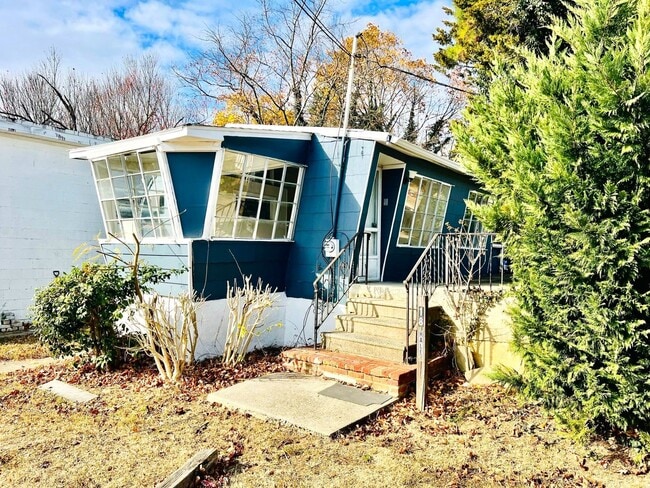 18 Hale Ave in Franklin, NJ - Building Photo - Building Photo