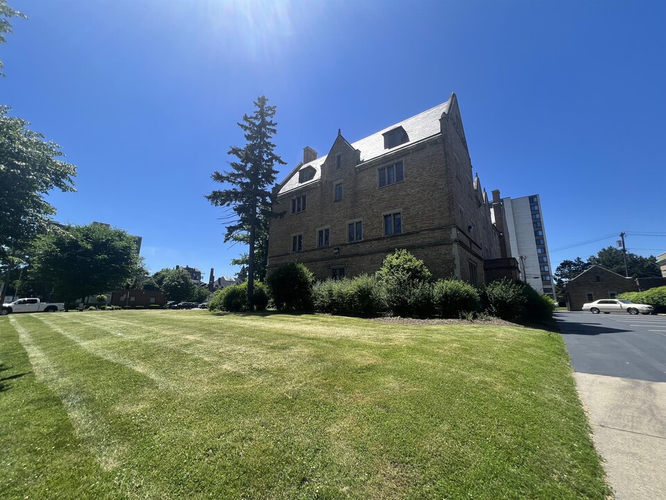 330 Linwood Ave in Buffalo, NY - Foto de edificio