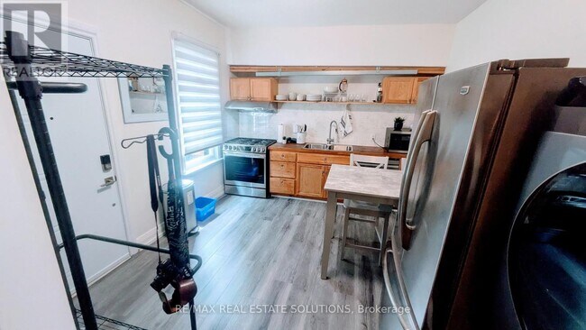 206 Bathurst St in Toronto, ON - Building Photo - Building Photo