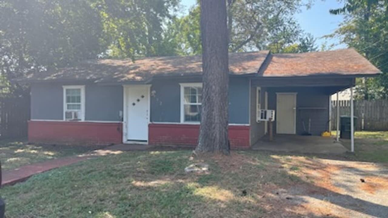 812 Swift St in Nacogdoches, TX - Building Photo