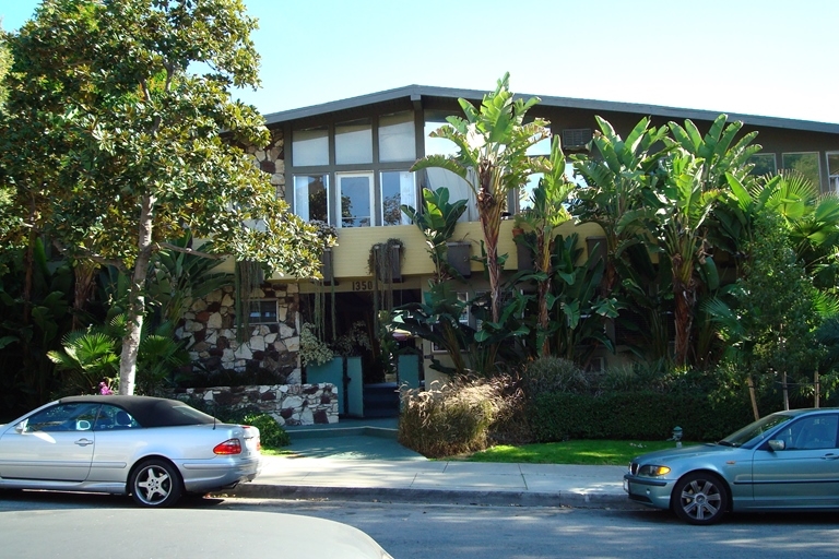 Laurel Apartments in West Hollywood, CA - Building Photo