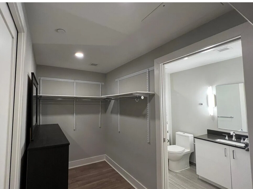88 V St SW, Unit 513 in Washington, DC - Foto de edificio