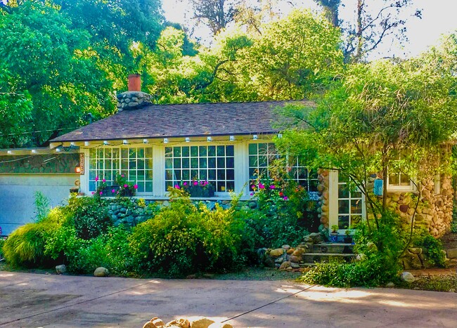 21727 Entrado Dr in Topanga, CA - Building Photo - Building Photo