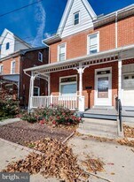 121 W Arch St in Fleetwood, PA - Building Photo