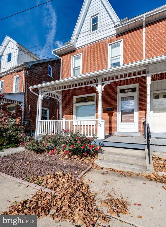 property at 121 W Arch St