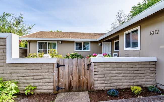 1812 Brittany St in Eugene, OR - Building Photo - Building Photo