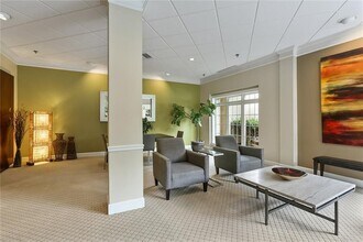 1501 Clairmont Rd, Unit 1219 in Decatur, GA - Foto de edificio - Building Photo