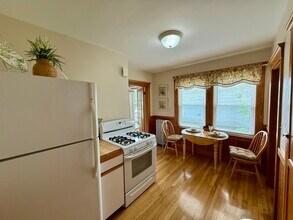 10 Newcastle Rd in Peabody, MA - Building Photo - Building Photo