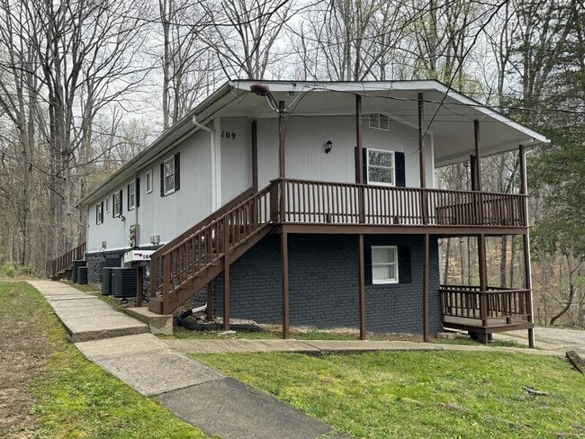 109 E Holston Ln