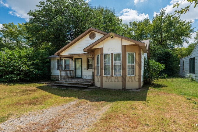 515 E Vine St in Mulvane, KS - Building Photo - Building Photo