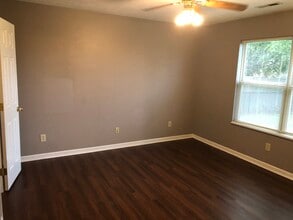 10843 Tanbark Dr in Indianapolis, IN - Foto de edificio - Building Photo