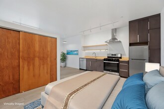 2029 Albatross St in San Diego, CA - Building Photo - Building Photo