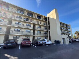 1437 N Atlantic Ave in Daytona Beach, FL - Building Photo