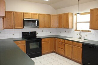46 Crazy Cross Rd in Wimberley, TX - Building Photo - Building Photo