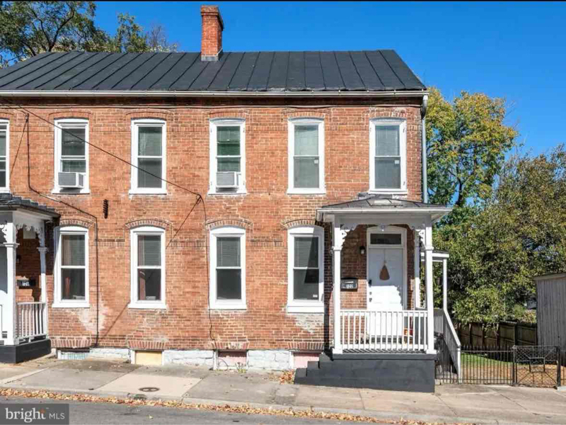 122 E Leicester St in Winchester, VA - Foto de edificio