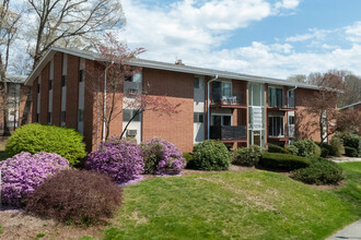 Andover Garden in Andover, MA - Foto de edificio - Building Photo