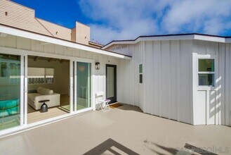 8457 Paseo Del Ocaso in San Diego, CA - Building Photo - Building Photo