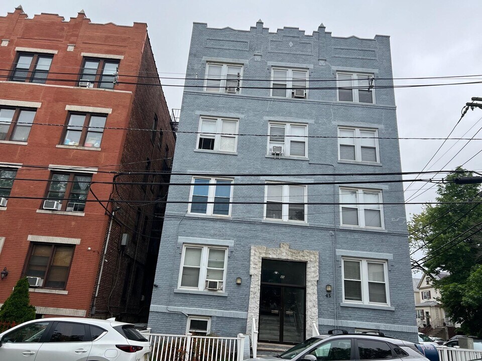 45 Broadway in Bayonne, NJ - Building Photo