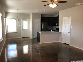 1500 Lucille St in Seguin, TX - Building Photo - Building Photo