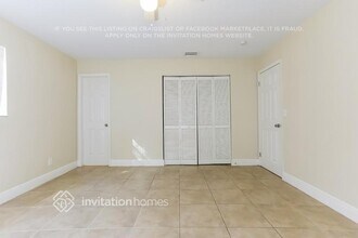 7441 Douglas St in Hollywood, FL - Foto de edificio - Building Photo