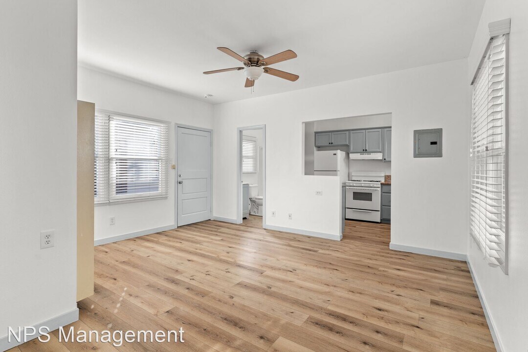 526 Magnolia Ave in Long Beach, CA - Building Photo