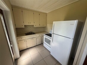 242 Cedar St in Englewood, FL - Building Photo - Building Photo