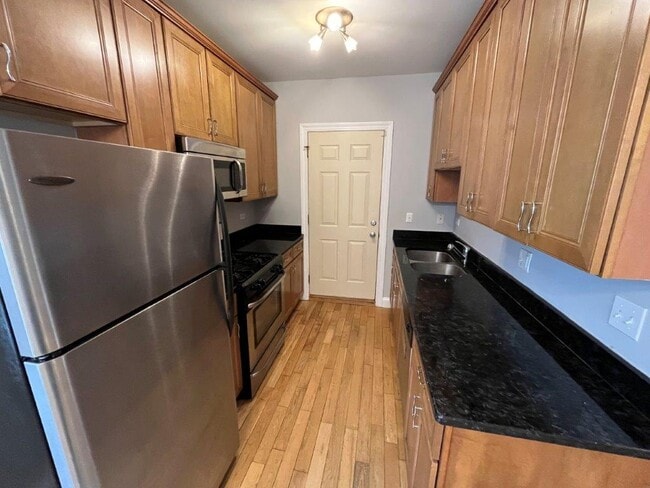 4548 W George St, Unit 2