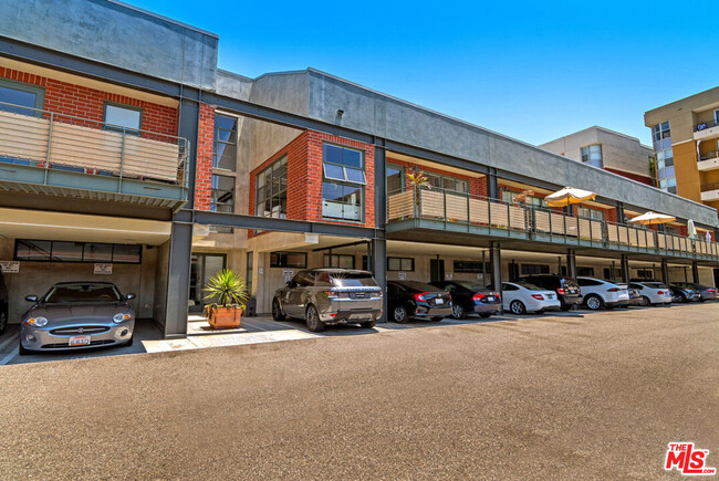 1046 Princeton Dr in Marina Del Rey, CA - Building Photo - Building Photo