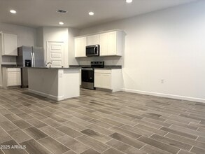 1831 W Starfire Ave in Apache Junction, AZ - Foto de edificio - Building Photo