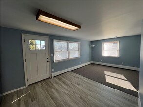 37 Smith St in Glen Cove, NY - Building Photo - Building Photo