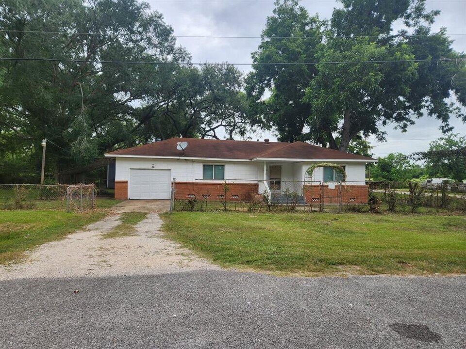 402 Poplar in La Marque, TX - Building Photo