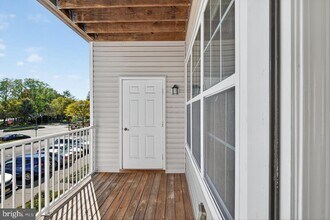 127 Timberlake Dr in Ewing Township, NJ - Building Photo - Building Photo