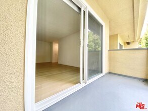 1724 Arizona Ave in Santa Monica, CA - Building Photo - Building Photo