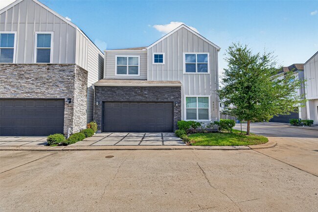 property at 8802 Hollister Pine Ct