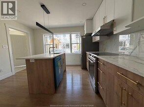 160 Askin Ave in Windsor, ON - Foto de edificio - Building Photo