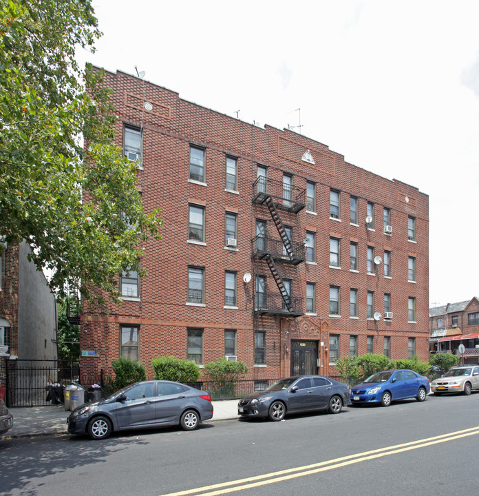 5815 Snyder Ave in Brooklyn, NY - Building Photo